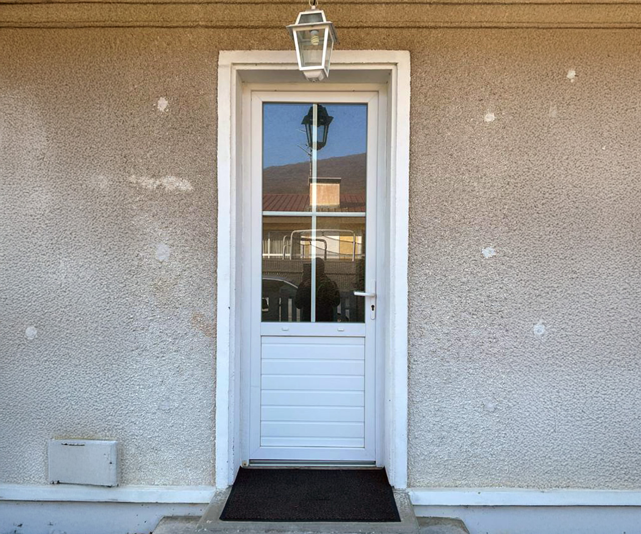 pose-porte-entree-aix-les-bains